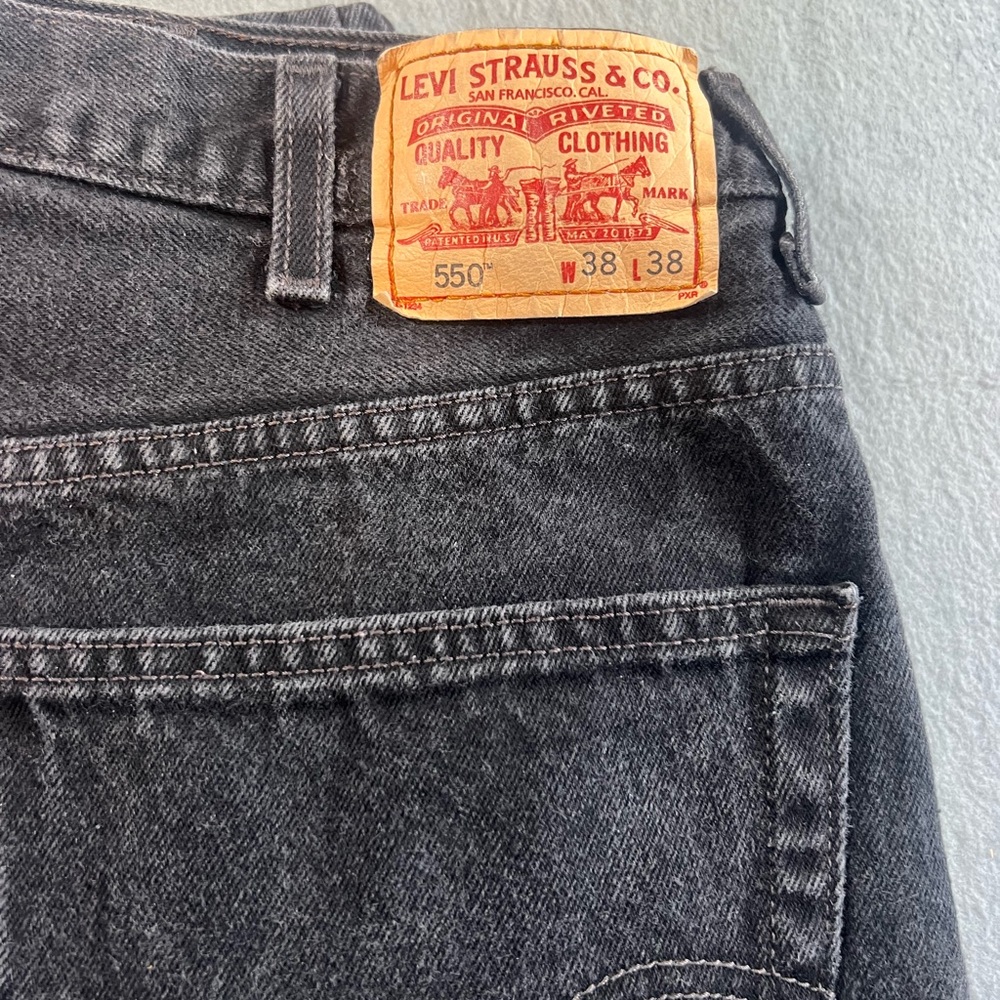 Levi's Men's Charcoal Relaxed Jeans - Picture 2 of 7